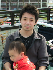 岡村純志（＋息子）.jpg